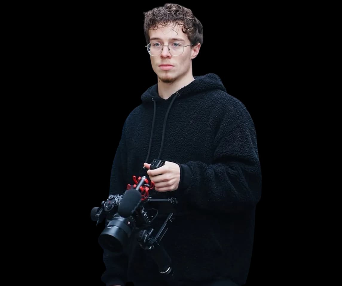 Tobiasz Smith mit Kamera und Gimbal